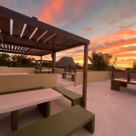 Loukaz -Entire Rental Units W Panoramic Rooftop Coteau Raffin Exterior photo