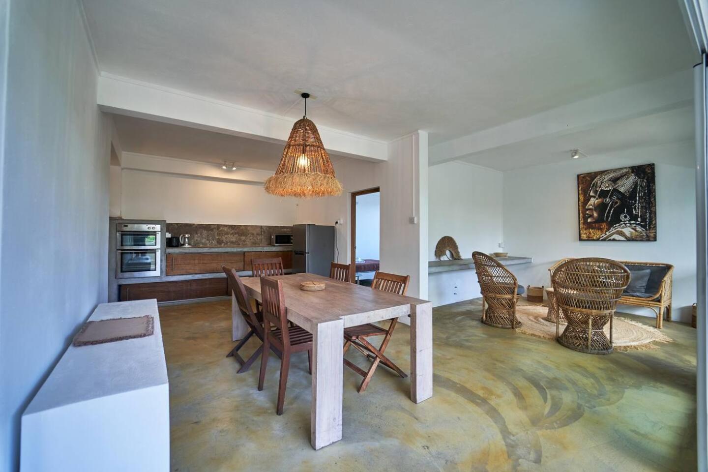 Loukaz -Entire Rental Units W Panoramic Rooftop Coteau Raffin Exterior photo
