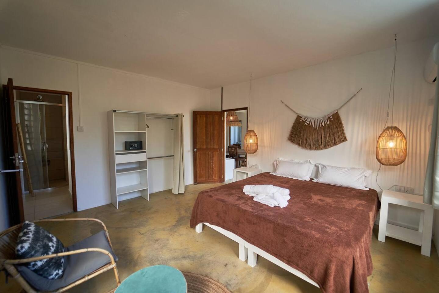 Loukaz -Entire Rental Units W Panoramic Rooftop Coteau Raffin Exterior photo