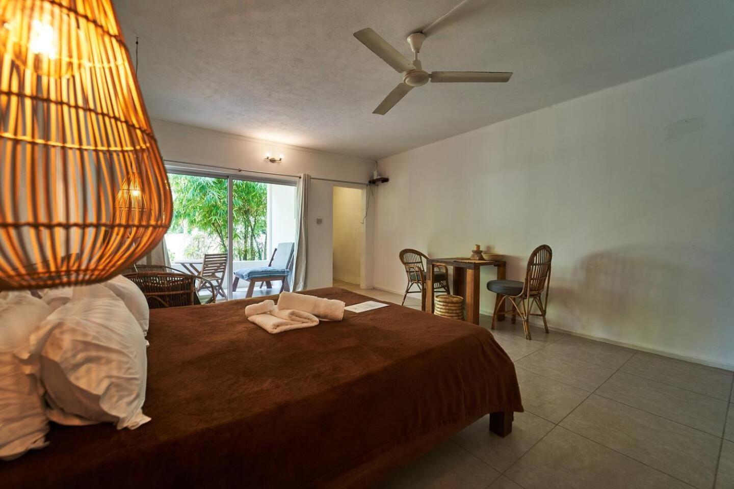 Loukaz -Entire Rental Units W Panoramic Rooftop Coteau Raffin Exterior photo