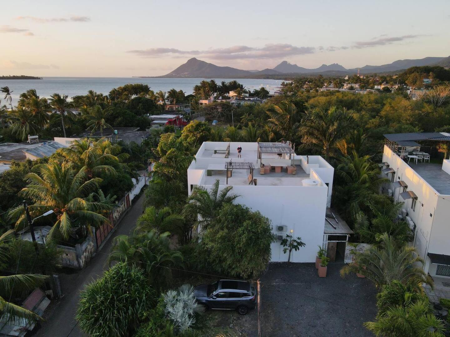 Loukaz -Entire Rental Units W Panoramic Rooftop Coteau Raffin Exterior photo